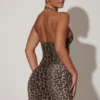 Alena – sukienka mini z marszczonym dekoltem halter w panterkę Alena – sukienka mini z marszczonym dekoltem halter w panterkę