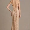 Ariette Premium – sukienka maxi z odkrytymi plecami, zdobiona, w kolorze złotym Ariette Premium – sukienka maxi z odkrytymi plecami, zdobiona, w kolorze złotym