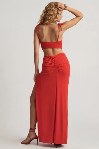 Asymetryczna sukienka Maxi Imara z teksturowanego dżerseju w kolorze chili red Asymetryczna sukienka Maxi Imara z teksturowanego dżerseju w kolorze chili red