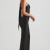 Asymetryczna sukienka Maxi Sheril z detalem w postaci szalika w kolorze czarnym Asymetryczna sukienka Maxi Sheril z detalem w postaci szalika w kolorze czarnym