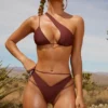 Asymetryczny top bikini Carmella w kolorze brązowym Asymetryczny top bikini Carmella w kolorze brązowym