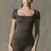 Bezszwowa koszulka Super Sculpt w kolorze brązowym Bezszwowa koszulka Super Sculpt w kolorze brązowym