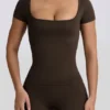 Bezszwowa koszulka Super Sculpt w kolorze brązowym Bezszwowa koszulka Super Sculpt w kolorze brązowym