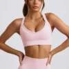Bezszwowy biustonosz sportowy Super Sculpt z krzyżującymi się na plecach ramiączkami w kolorze pudrowego różu Bezszwowy biustonosz sportowy Super Sculpt z krzyżującymi się na plecach ramiączkami w kolorze pudrowego różu