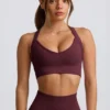 Bezszwowy biustonosz sportowy Super Sculpt z krzyżującymi się ramiączkami na plecach w kolorze bordowym Bezszwowy biustonosz sportowy Super Sculpt z krzyżującymi się ramiączkami na plecach w kolorze bordowym