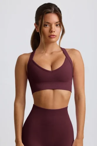Bezszwowy biustonosz sportowy Super Sculpt z krzyżującymi się ramiączkami na plecach w kolorze bordowym Bezszwowy biustonosz sportowy Super Sculpt z krzyżującymi się ramiączkami na plecach w kolorze bordowym