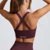 Bezszwowy biustonosz sportowy Super Sculpt z krzyżującymi się ramiączkami na plecach w kolorze bordowym Bezszwowy biustonosz sportowy Super Sculpt z krzyżującymi się ramiączkami na plecach w kolorze bordowym
