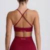 Bezszwowy biustonosz sportowy Super Sculpt z krzyżującymi się ramiączkami na plecach w kolorze bordowym Bezszwowy biustonosz sportowy Super Sculpt z krzyżującymi się ramiączkami na plecach w kolorze bordowym