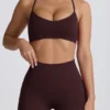 Bezszwowy biustonosz sportowy Super Sculpt z krzyżującymi się ramiączkami na plecach w kolorze czekoladowym Bezszwowy biustonosz sportowy Super Sculpt z krzyżującymi się ramiączkami na plecach w kolorze czekoladowym