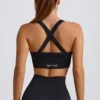 Bezszwowy biustonosz sportowy Super Sculpt z krzyżującymi się ramiączkami w kolorze czarnym Bezszwowy biustonosz sportowy Super Sculpt z krzyżującymi się ramiączkami w kolorze czarnym