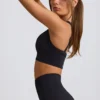 Bezszwowy biustonosz sportowy Super Sculpt z krzyżującymi się ramiączkami w kolorze czarnym Bezszwowy biustonosz sportowy Super Sculpt z krzyżującymi się ramiączkami w kolorze czarnym