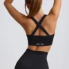 Bezszwowy biustonosz sportowy Super Sculpt z krzyżującymi się ramiączkami w kolorze czarnym Bezszwowy biustonosz sportowy Super Sculpt z krzyżującymi się ramiączkami w kolorze czarnym