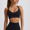 Bezszwowy biustonosz sportowy Super Sculpt z krzyżującymi się ramiączkami w kolorze czarnym Bezszwowy biustonosz sportowy Super Sculpt z krzyżującymi się ramiączkami w kolorze czarnym