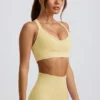 Bezszwowy biustonosz sportowy Super Sculpt z krzyżującymi się ramiączkami w kolorze maślanożółtym Bezszwowy biustonosz sportowy Super Sculpt z krzyżującymi się ramiączkami w kolorze maślanożółtym