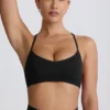 Bezszwowy stanik sportowy Super Sculpt z krzyżującymi się ramiączkami na plecach w kolorze czarnym Bezszwowy stanik sportowy Super Sculpt z krzyżującymi się ramiączkami na plecach w kolorze czarnym