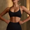 Bezszwowy stanik sportowy Super Sculpt z krzyżującymi się ramiączkami na plecach w kolorze czarnym Bezszwowy stanik sportowy Super Sculpt z krzyżującymi się ramiączkami na plecach w kolorze czarnym