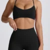 Bezszwowy stanik sportowy Super Sculpt z krzyżującymi się ramiączkami na plecach w kolorze czarnym Bezszwowy stanik sportowy Super Sculpt z krzyżującymi się ramiączkami na plecach w kolorze czarnym