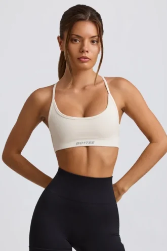 Bezszwowy stanik sportowy Super Sculpt z odkrytymi plecami w kolorze białym Bezszwowy stanik sportowy Super Sculpt z odkrytymi plecami w kolorze białym
