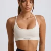 Bezszwowy stanik sportowy Super Sculpt z odkrytymi plecami w kolorze białym Bezszwowy stanik sportowy Super Sculpt z odkrytymi plecami w kolorze białym