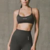 Bezszwowy stanik sportowy Super Sculpt z odkrytymi plecami w kolorze popielatym Bezszwowy stanik sportowy Super Sculpt z odkrytymi plecami w kolorze popielatym