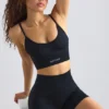 Bezszwowy stanik sportowy Super Sculpt z okrągłym dekoltem w kolorze czarnym Bezszwowy stanik sportowy Super Sculpt z okrągłym dekoltem w kolorze czarnym