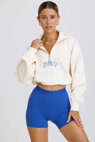 Biała bluza z krótkim rękawem i zamkiem 1/4 Biała bluza z krótkim rękawem i zamkiem 1/4