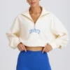 Biała bluza z krótkim rękawem i zamkiem 1/4 Biała bluza z krótkim rękawem i zamkiem 1/4
