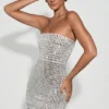 Biała sukienka bandeau Aurora z ozdobami Biała sukienka bandeau Aurora z ozdobami
