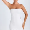 Biała sukienka bandeau Misa z falbanami i wycięciami Biała sukienka bandeau Misa z falbanami i wycięciami
