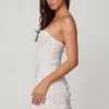 Biała sukienka mini z ozdobami w stylu bandeau o kroju litery A marki Edita Biała sukienka mini z ozdobami w stylu bandeau o kroju litery A marki Edita