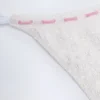 Białe doły od bikini Vernazza z angielską koronką i wiązaniem z boku Białe doły od bikini Vernazza z angielską koronką i wiązaniem z boku