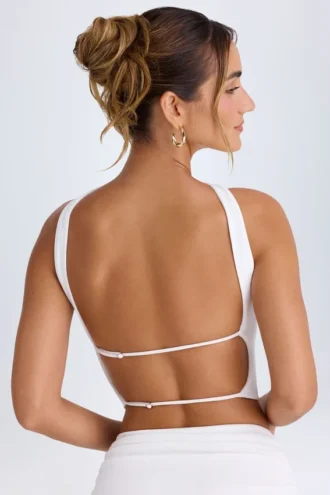 Biały top bandeau Khai z detalem w postaci chokera