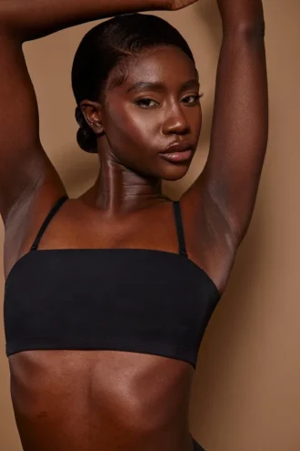 Biustonosz bandeau Intimates z miękkiej siateczki w kolorze czarnym Biustonosz bandeau Intimates z miękkiej siateczki w kolorze czarnym