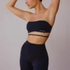 Biustonosz bandeau z krzyżującymi się ramiączkami na plecach w kolorze czarnym Biustonosz bandeau z krzyżującymi się ramiączkami na plecach w kolorze czarnym