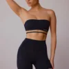 Biustonosz bandeau z krzyżującymi się ramiączkami na plecach w kolorze czarnym Biustonosz bandeau z krzyżującymi się ramiączkami na plecach w kolorze czarnym