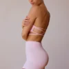 Biustonosz bandeau z krzyżującymi się ramiączkami na plecach w kolorze delikatnego różu Biustonosz bandeau z krzyżującymi się ramiączkami na plecach w kolorze delikatnego różu