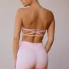 Biustonosz bandeau z krzyżującymi się ramiączkami na plecach w kolorze delikatnego różu Biustonosz bandeau z krzyżującymi się ramiączkami na plecach w kolorze delikatnego różu