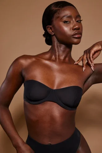 Biustonosz bez ramiączek Intimates z miękkiej siateczki w kolorze czarnym Biustonosz bez ramiączek Intimates z miękkiej siateczki w kolorze czarnym