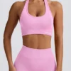 Biustonosz sportowy Define Luxe z wiązaniem na szyi w kolorze Bubblegum Pink Biustonosz sportowy Define Luxe z wiązaniem na szyi w kolorze Bubblegum Pink