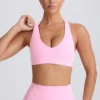 Biustonosz sportowy Soft Active z dekoltem w serek w kolorze jasnoróżowym
