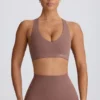 Biustonosz sportowy Soft Active z dekoltem w serek w kolorze Mocha Biustonosz sportowy Soft Active z dekoltem w serek w kolorze Mocha