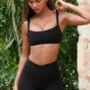 Biustonosz sportowy Soft Active z detalami szwów w kolorze czarnym