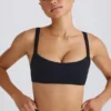 Biustonosz sportowy Soft Active z kontrastowymi wykończeniami w kolorze czarnym Biustonosz sportowy Soft Active z kontrastowymi wykończeniami w kolorze czarnym