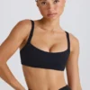 Biustonosz sportowy Soft Active z kontrastowymi wykończeniami w kolorze czarnym Biustonosz sportowy Soft Active z kontrastowymi wykończeniami w kolorze czarnym