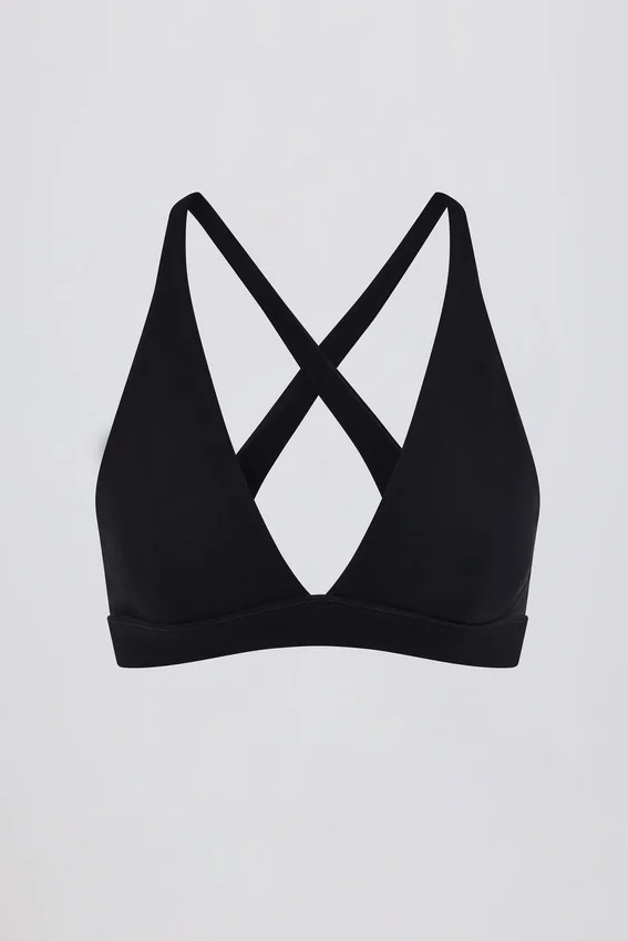Biustonosz sportowy Soft Active z krzyżującymi się ramiączkami na plecach w kolorze czarnym Biustonosz sportowy Soft Active z krzyżującymi się ramiączkami na plecach w kolorze czarnym