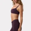 Biustonosz sportowy Soft Active z wykończeniem szwów w kolorze śliwkowym Biustonosz sportowy Soft Active z wykończeniem szwów w kolorze śliwkowym