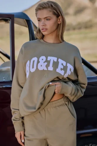 Bluza oversize z okrągłym dekoltem w kolorze Soft Olive Bluza oversize z okrągłym dekoltem w kolorze Soft Olive