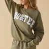 Bluza oversize z okrągłym dekoltem w kolorze Soft Olive Bluza oversize z okrągłym dekoltem w kolorze Soft Olive