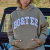 Bluza z kapturem oversize w kolorze delikatnej oliwki Bluza z kapturem oversize w kolorze delikatnej oliwki