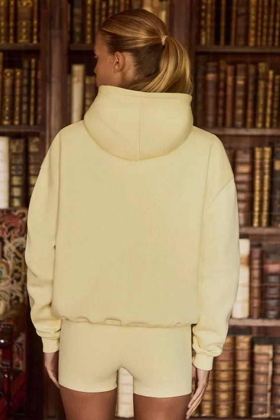 Bluza z kapturem oversize z haftem w kolorze delikatnej żółci Bluza z kapturem oversize z haftem w kolorze delikatnej żółci